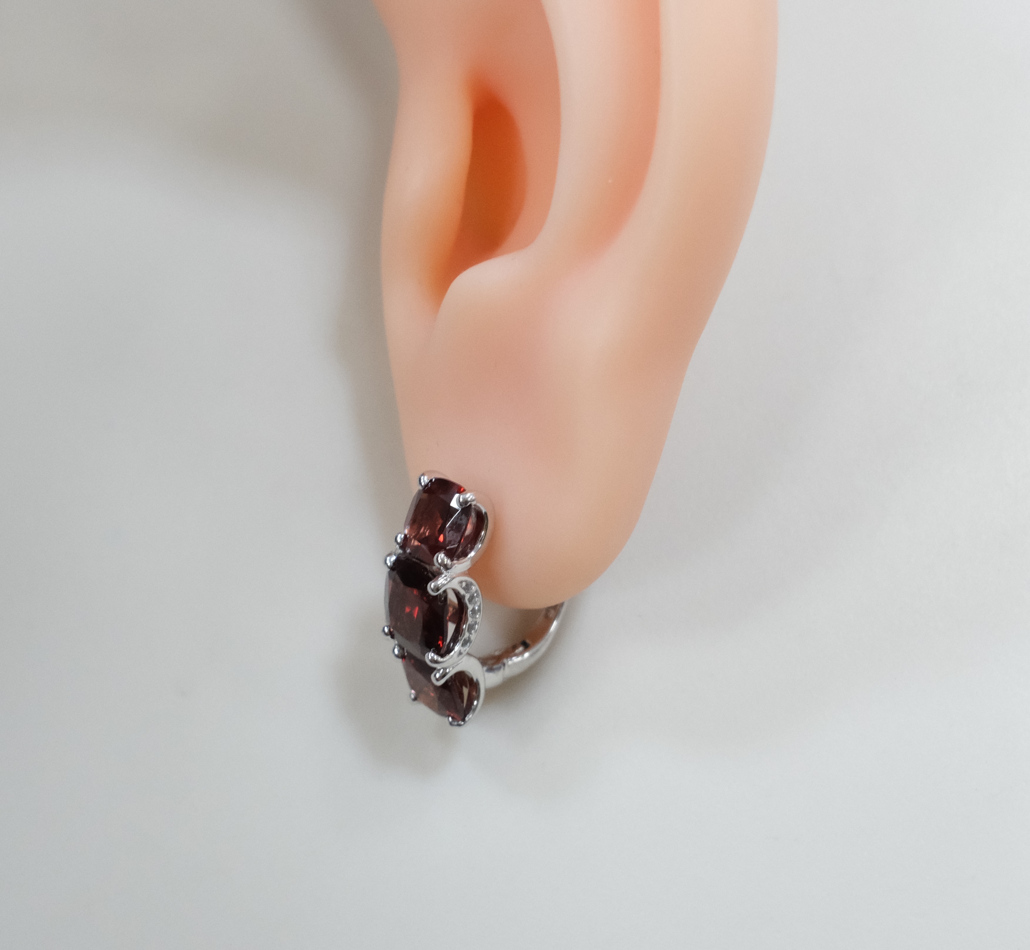 Серебряные серьги с гранатами